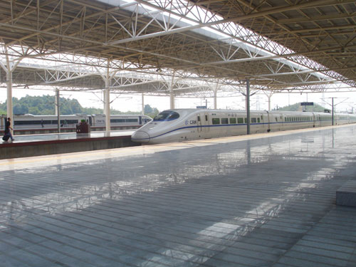 武廣、京滬、哈大高鐵全線(xiàn)218個(gè)信號(hào)控制站金屬屋面防水、防腐、隔熱工程